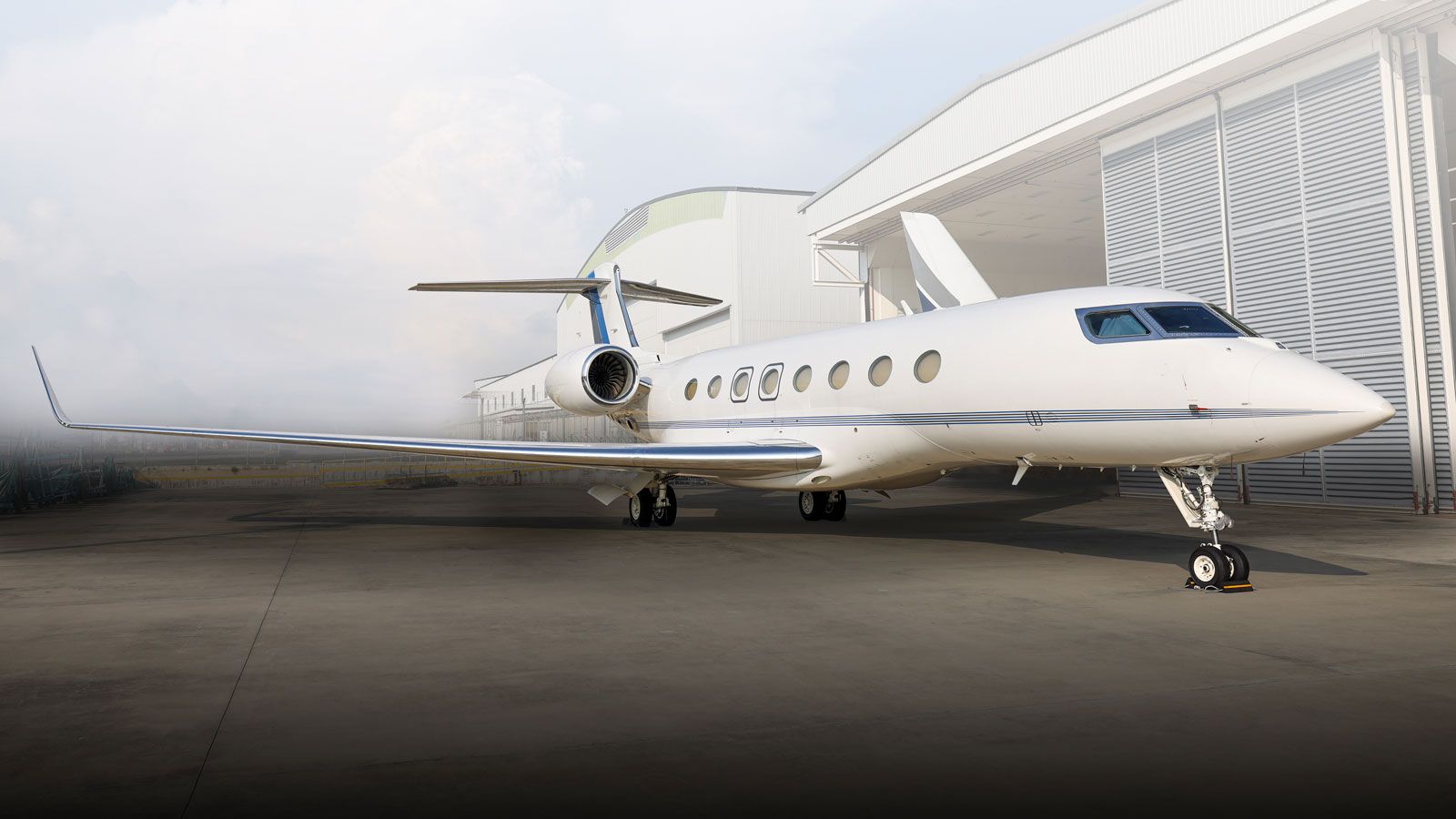 How many private jets are for sale globally
